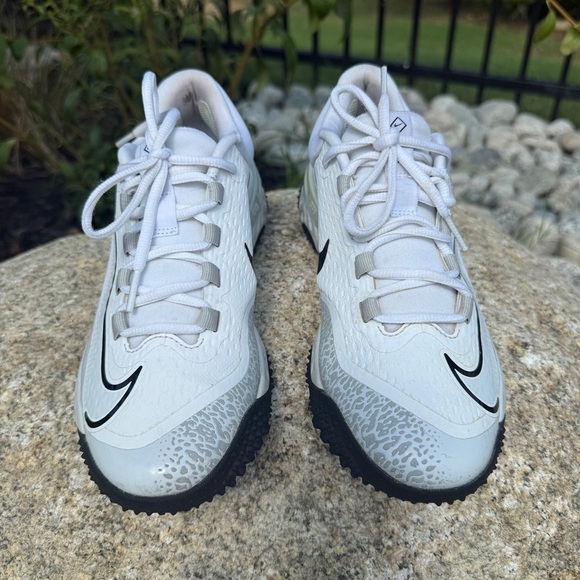 Nike Women's Alpha Huarache Elite 4 Turf Softball Shoes White Size 7 Athletic - Picture 2 of 11